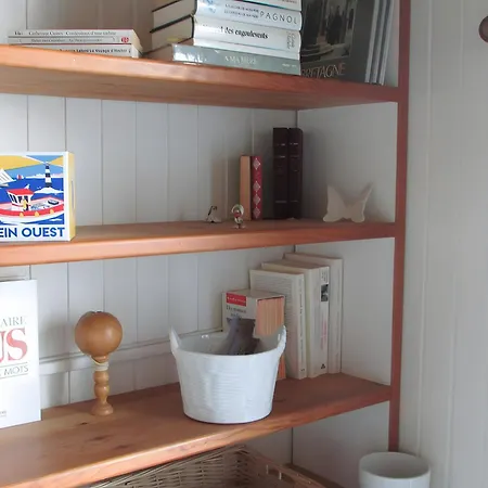 - La Maree Hotes Bed & Breakfast